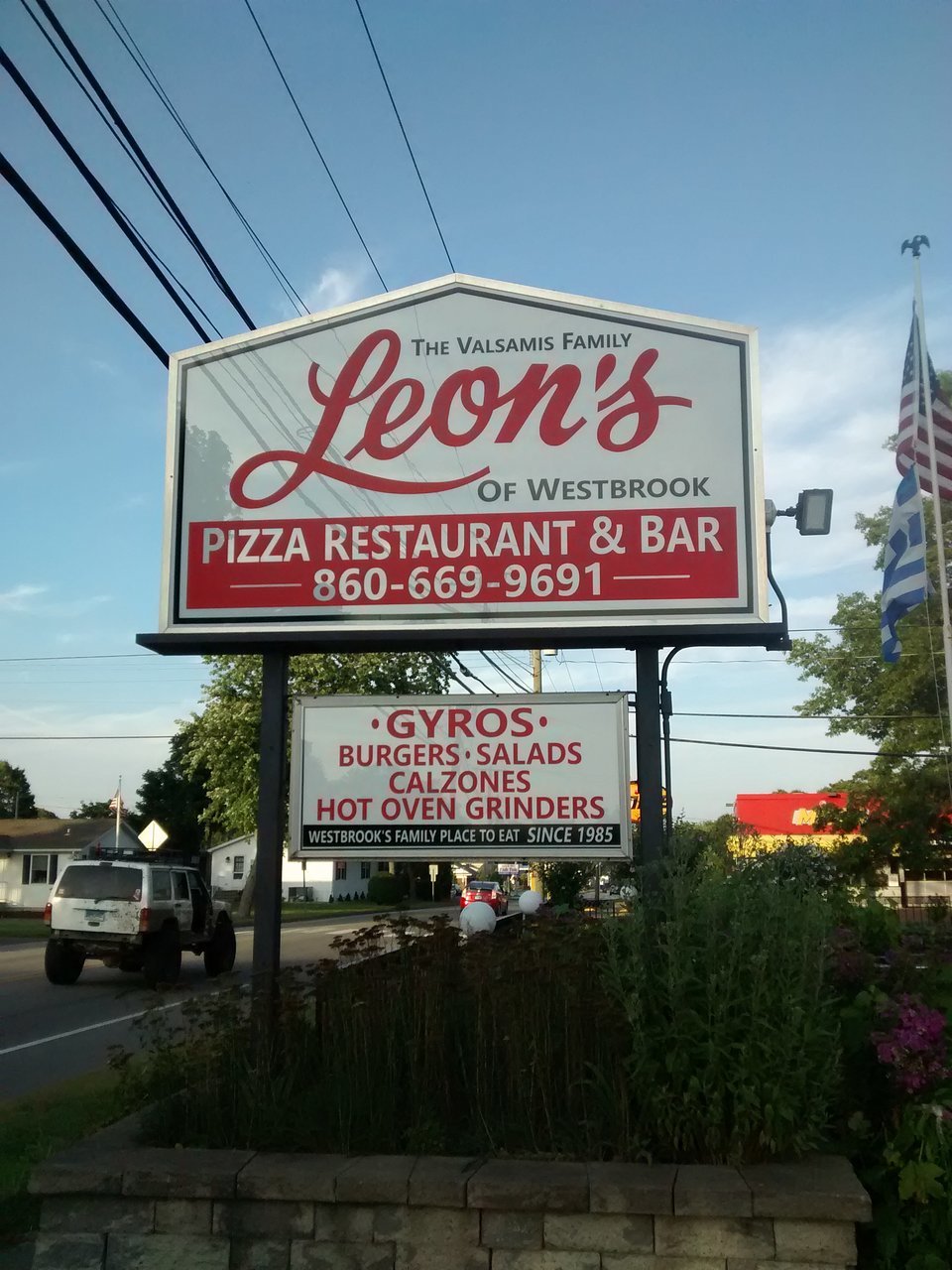 Leon`s Pizza & Restaurant