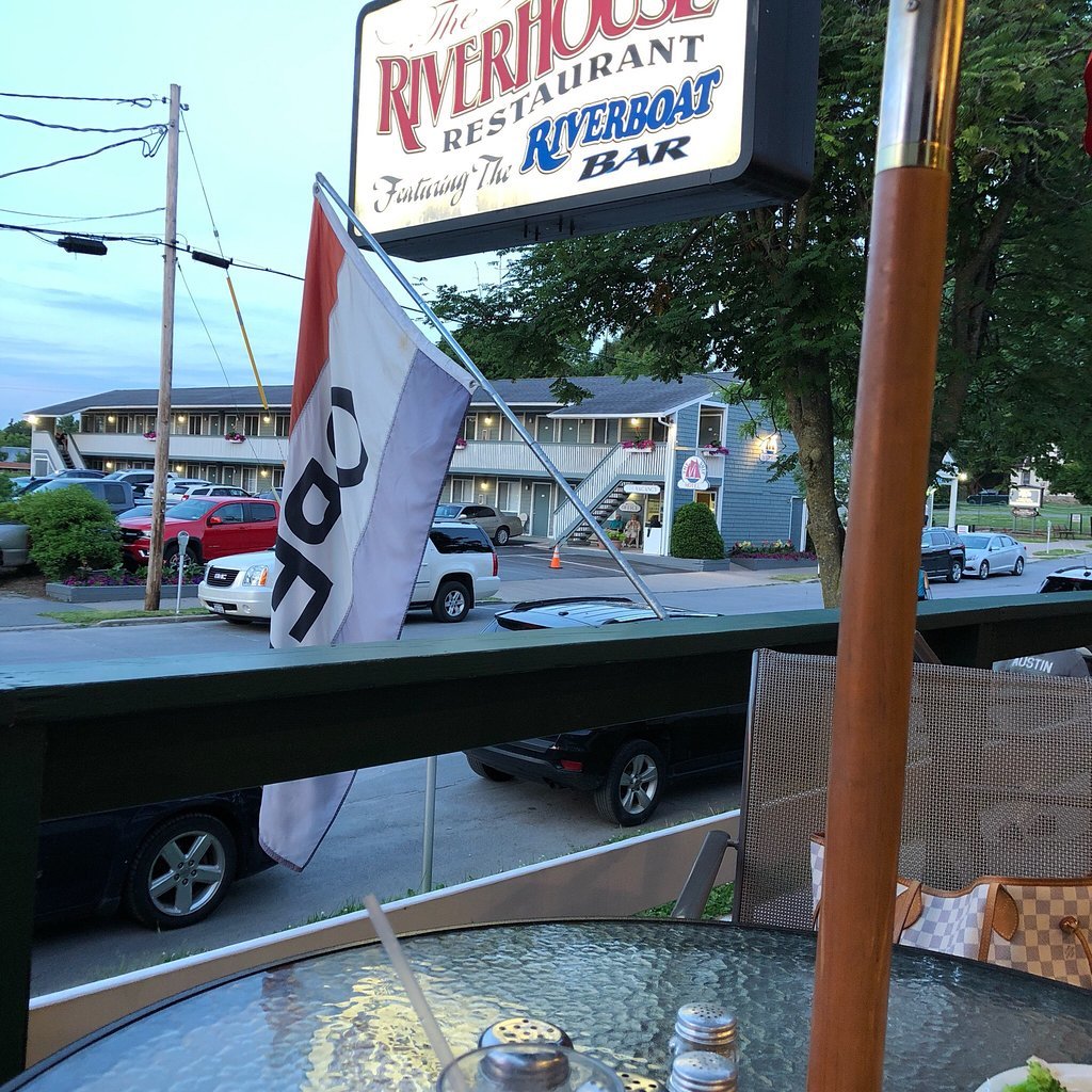 Riverboat Restaurant & Bar