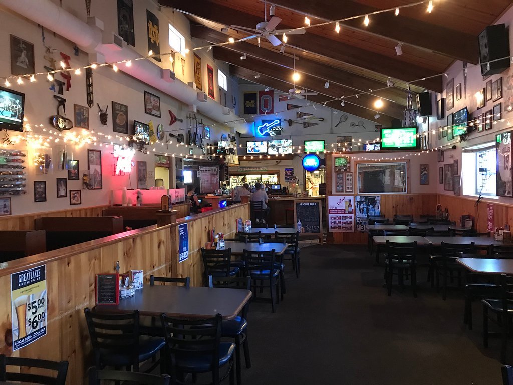 Musketeers Bar & Grille