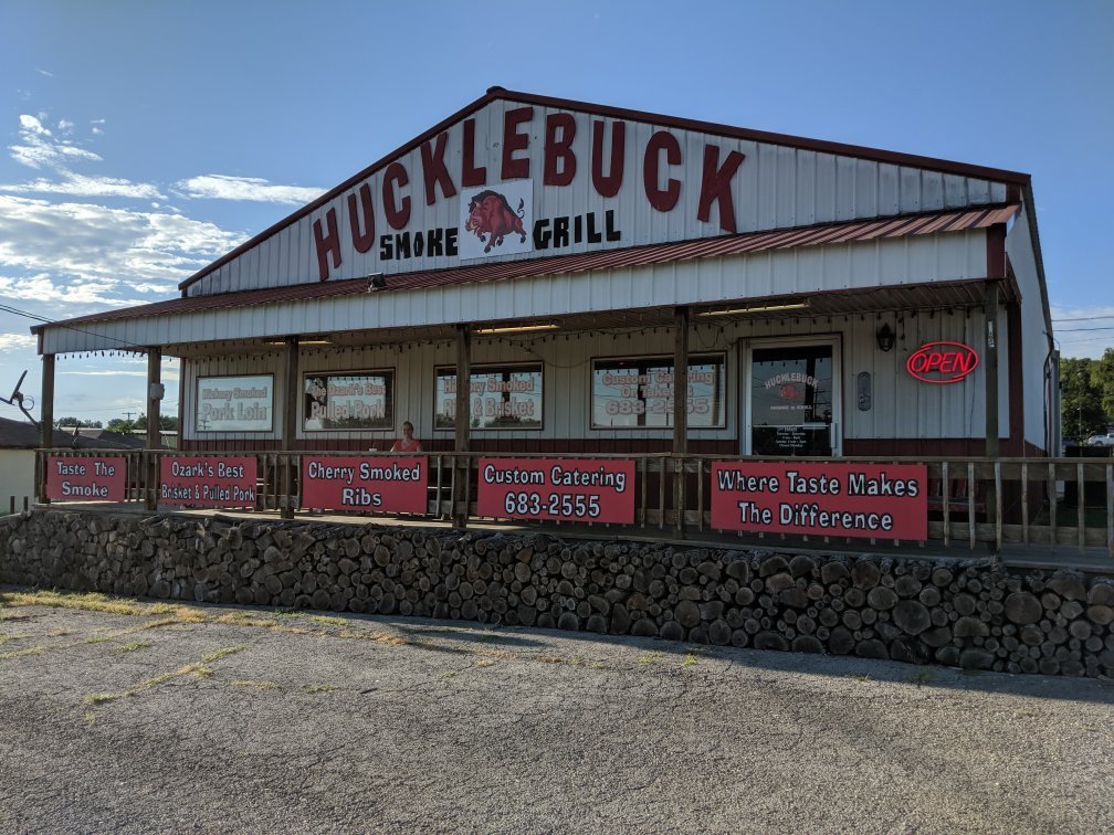 Hucklebuck Smoke and Grill