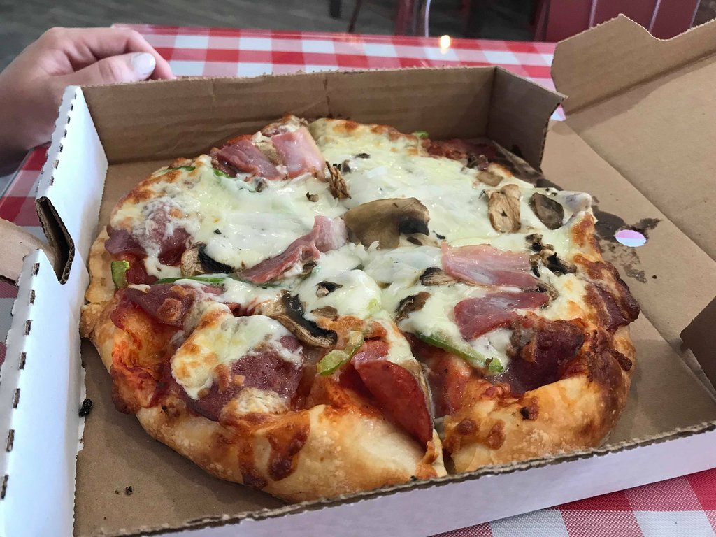 Al`s Pizzeria